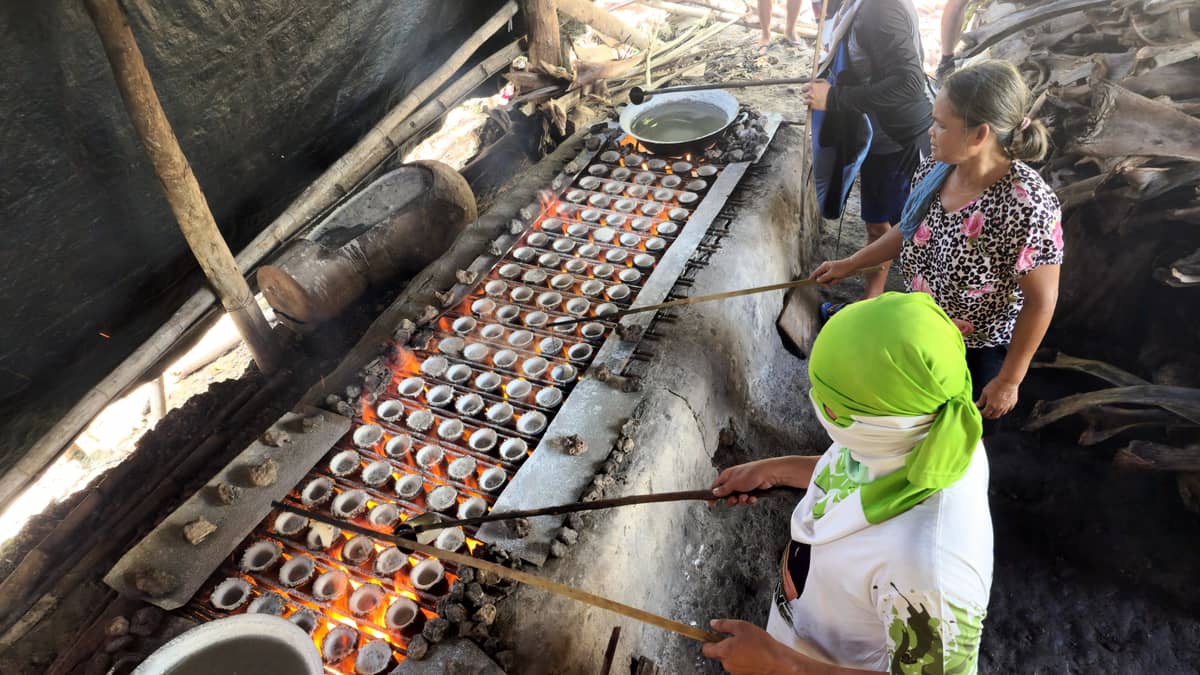 Workers ‘cook’ the brine at the oven to make salt.